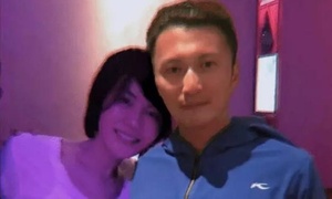 Vương Phi đăng ảnh Tạ Đình Phong
