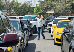 TP.HCM tái diễn cảnh ùn ứ tại các trung tâm đăng kiểm