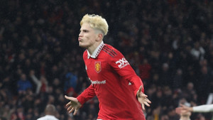 Ghi 2 bàn trong 5 phút, Man Utd vào tứ kết Cúp FA