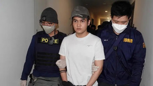 Trùm ma túy phẫu thuật thành trai đẹp trốn truy nã