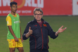 HLV Troussier lý giải quy định khắt khe trong buổi tập của U23 Việt Nam