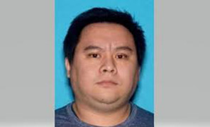 Bắt thầy giáo lén lắp camera trong nhà vệ sinh nam 