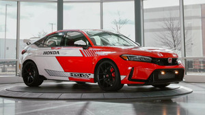 Honda Civic Type R dẫn đầu đoàn đua xe tại Florida