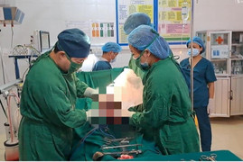 Cứu sống sản phụ bị cây đâm thủng bụng