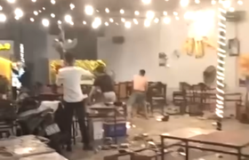 Say xỉn, nhóm khách vác dao tấn công chủ quán nhậu gây náo loạn trong đêm
