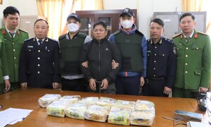 Giấu 11 kg ma túy dưới ghế taxi, người đàn ông bị bắt