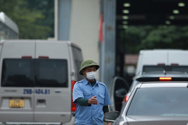 Ô tô xếp hàng dài chờ đăng kiểm, cơ sở sửa chữa có được kiểm định thay?