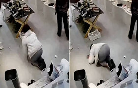 Xin mua giày xịn không được, cô gái khóc nấc trong cửa hàng