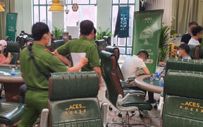 Cảnh sát đột kích câu lạc bộ Poker ở TP.HCM