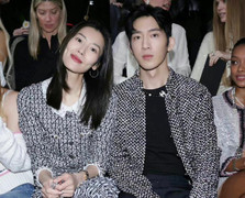 Siêu mẫu châu Á đầu tiên trình diễn cho Victoria's Secret công khai tình cảm