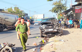 Xe bán tải tông trực diện xe máy, 3 người thương vong ở Lâm Đồng