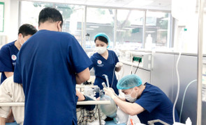 Người đàn ông ngưng tim sau cơn đau tức ngực 