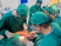 Người đàn ông thoát cửa tử sau khi bị thanh sắt đâm xuyên cổ