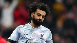 Kết quả Ngoại Hạng Anh: Salah sút hỏng phạt đền, Liverpool thua đội cuối bảng