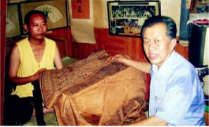 Người đàn ông mua chăn cũ hơn 300 triệu, vừa bán trao tay giá lên 400 tỷ đồng