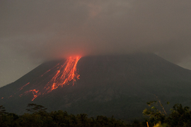 Indonesia: Núi lửa Merapi 'thức giấc', cột tro bụi cao tới 7 km