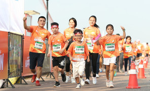 Hơn 3.500 người tham gia giải chạy Happy Run gây quỹ giúp đỡ trẻ mồ côi