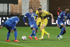 Quang Hải dự bị trong chiến thắng của CLB Pau