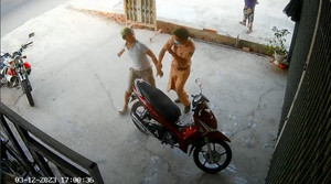 Người đàn ông say rượu đánh CSGT vì bị từ chối đi giải quyết vụ đánh nhau