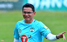 HAGL đối mặt khả năng mất HLV Kiatisuk