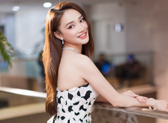 Nhã Phương than thở: 'Có phải tôi đẻ thuê không?'