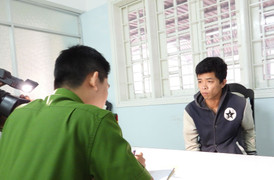 Hát karaoke bằng loa kẹo kéo, người đàn ông bị đâm chết tại chỗ