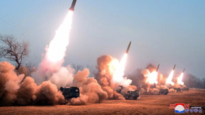 Triều Tiên tiếp tục bắn 2 tên lửa đạn đạo tầm ngắn ra biển 