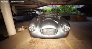 Phát hiện bộ sưu tập xế cổ triệu USD bị bỏ hoang dưới lòng đất 