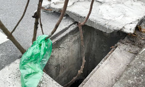 Trộm cắp nắp hố ga lộng hành, 'giăng bẫy' người đi đường ở Hà Nội