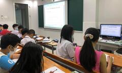 Sợ bị giáo viên trù dập, cha mẹ cuống cuồng đăng ký học thêm cho con