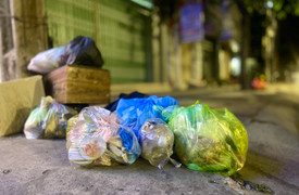 Để rác sang nhà hàng xóm bị xử lý thế nào?