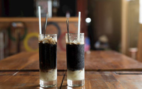 Tổ chức nào bình chọn cà phê đá Việt Nam ngon thứ hai thế giới?