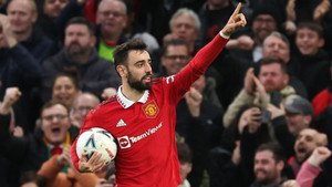 Đối thủ nhận 3 thẻ đỏ, Man Utd ngược dòng vào bán kết Cúp FA