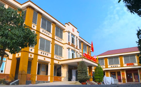 Trụ sở xã ở Nghệ An đang khang trang nhưng bị đập đi, sửa để quay hướng