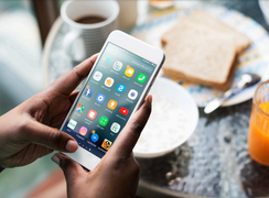 Người Việt dành hơn 6 giờ mỗi ngày sử dụng điện thoại thông minh