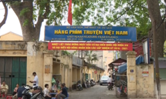 Nghệ sĩ của Hãng phim truyện Việt Nam bán bia, chở hàng để mưu sinh