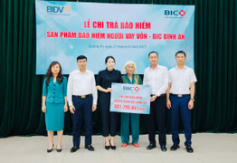 BIC trao gần 900 triệu đồng quyền lợi bảo hiểm cho khách hàng vay vốn