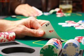 Khởi tố vụ án các golfer, doanh nhân đánh bạc Poker trong khách sạn ở Vĩnh Phúc