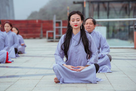 500 người đồng diễn yoga chào mặt trời tại Fansipan