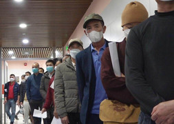 'Bệnh viện không để bệnh nhân tự mua kim tiêm, dây truyền'