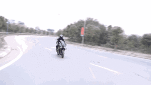 Sức mạnh 'siêu cá voi' BMW S1000RR với khối động cơ 4 xi lanh thẳng hàng