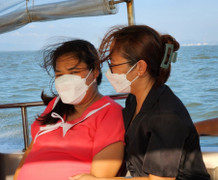 Vượt biển đưa sản phụ từ xã đảo Thạnh An vào đất liền cấp cứu