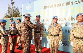 Bệnh viện Dã chiến cấp 2 số 4 Việt Nam đón nhận Huy chương Gìn giữ Hòa bình LHQ