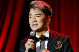 Ai đúc ngai vàng cho Đàm Vĩnh Hưng làm 'vua'?