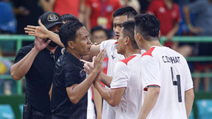 Hi hữu ở Việt Nam: Bàn thắng muộn nửa giây, trọng tài 'bẻ còi' gây tranh cãi