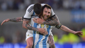 Chiêm ngưỡng 2 cú sút phạt tuyệt đẹp của Messi giúp Argentina đánh bại Panama