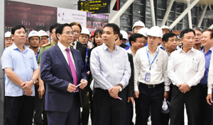 Thủ tướng đề nghị sớm đưa nhà ga có kiến trúc cung đình ở Huế vào sử dụng