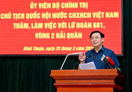 Chủ tịch Quốc hội thăm và làm việc với Lữ đoàn 681, Quân chủng Hải quân