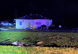 Một thị trấn biến mất trong trận lốc xoáy chết người ở Mỹ