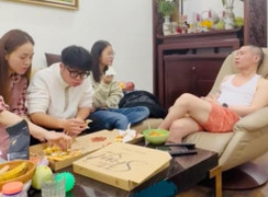 Vợ NSND Công Lý khoe khoảnh khắc vui vẻ bên hai con riêng của chồng